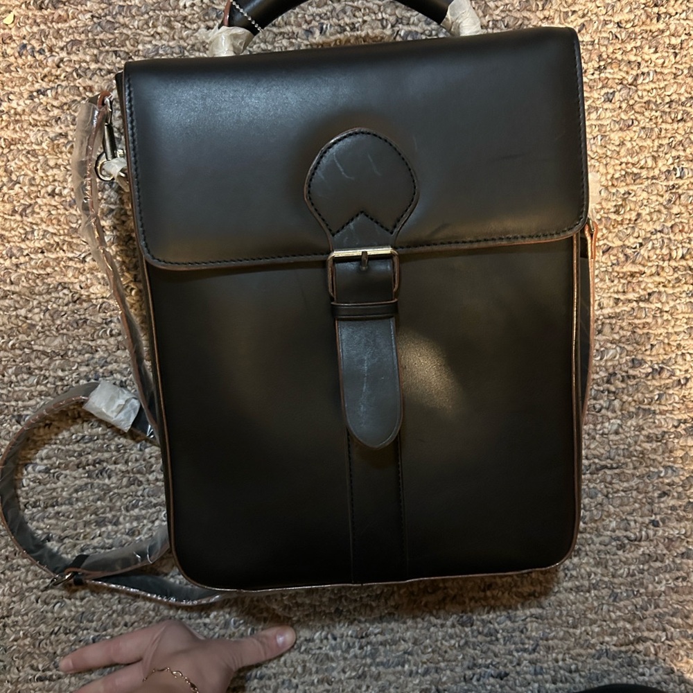 Levenger Black Tan Leather Wine Carrier Messenger Bag RARE NWT